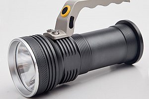 Vojenská LED svítilna