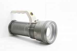 Vojenská LED svítilna: vysoký výkon, bytelné provedení - druhý