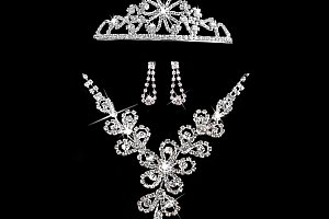 Fashion Icon Štrasová sada Flowers náhrdelník, náušnice a korunka