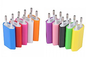 Cestovní nabíjecí USB adaptér v různých pestrých barvách a poštovné ZDARMA!