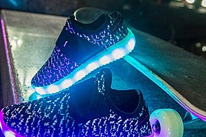 Svítící LED pásky na boty s nastavitelnou barvou světla a poštovné ZDARMA!