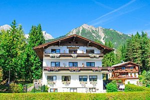 Rakouské Alpy ve slovenském penzionu se snídaní, saunou a kartou Wintercard