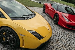 Adrenalinová jízda ve Ferrari nebo Lamborghini v délce 15 minut + záznam z jízdy!