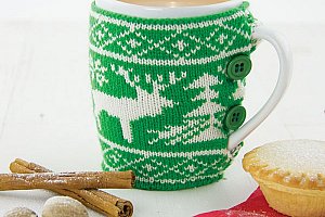Vánoční hrnek v pleteném obalu