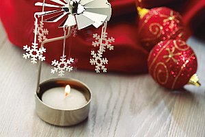 Vánoční dekorace se svíčkou