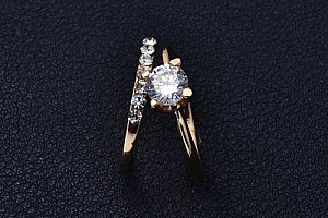 Prsten ve zlaté barvě s kamínky - 2 ks a poštovné ZDARMA!