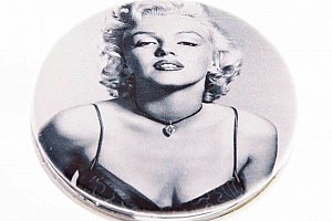 Kapesní kulaté zrcátko Marilyn Monroe Love kovové