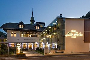 Luxus v Hotelu Sacher Baden **** u Vídně se snídaní, saunou a slevovou kartou