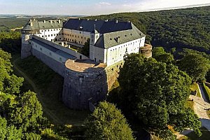 Vstupenka pro dospělou osobu na hrad Červený Kameň na Slovensku