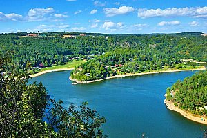 Jižní Morava v penzionu nedaleko Vranovské přehrady s bazénem se slanou vodou, vířivkou, masážním křeslem a polopenzí
