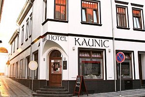 Slovácko v Hotelu Kaunic *** s kontinentálními snídaněmi a vínem + dítě zdarma