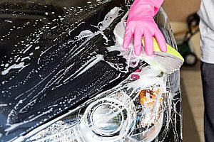 Ruční mytí vašeho vozu a aplikace NANO vosku pro ochranu laku až na 6 měsíců
