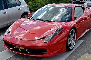 Jízda ve Ferrari 458 Italia na polygonu v Hradci králové