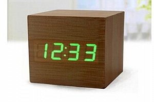 LED designové dřevěné hodiny s hlasovým ovládáním, které se hodí do každé domácnosti