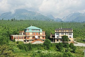 Vysoké Tatry v Miramonti Resortu s polopenzí, saunou, električkou a vínem