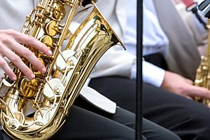 Vstupenka na koncert Českého saxofonového kvartetav barokním kostele sv. Máří Magdaleny.