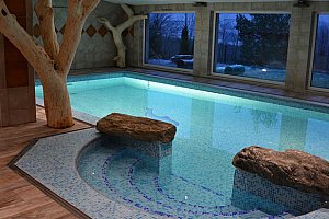 Luxusní ubytování v Hotelu Podlesí s bazénem, vířivkou či masáží