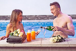 Relax u jezera Hévíz v hotelu s vířivkou a saunou, polopenzí s neomezenou konzumací nápojů + vstupenky do lázní Kehidakustány