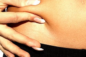 Ošetření pro zhubnutí břicha na počkání, příjemná masáž ultrazvukovou nebo radiofrekvenční hlavicí.