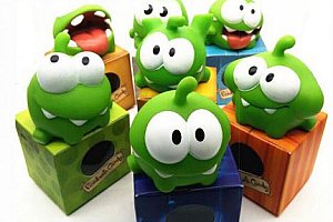 Populární gumová žába pro děti Om Nom