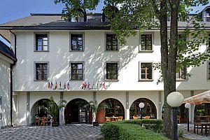 Hotel Na Zámečku**** v klidné pražské lokalitě u zastávky MHD