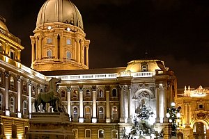 Víkendová adventní Budapešť a návštěva termálních lázní. Krásná architektura, kulturní akce.