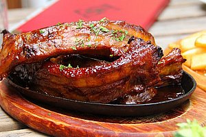 Mix gril nebo koryto plné masa pro 2 až 8 osob ve Švejk Restaurantu Strašnice v Praze
