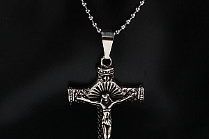 Ziskoun řetízek s přívěskem z chirurgické oceli Ježíš na kříži PN000049