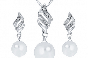Set náušnic, řetízku s přívěskem osazen perlou a zirkony CS000065 Barva: Stříbrná