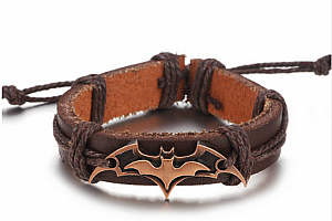 Náramek z pravé kůže s přívěskem Batman z chirurgické oceli SSB00049 Barva: Bronzová