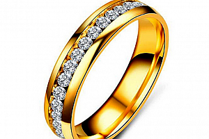 Prsten z leštěné chirurgické oceli se zirkony- zlatý SR00002 Velikost: 7