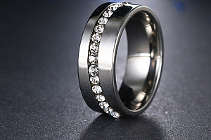 Stříbrný prsten z chirurgické oceli se zirkony- Twisted style SR000040 Velikost: 6