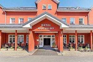 Krásné Beskydy v Hukvaldech v hotelu s neomezeným vstupem do bazénu a vířivky, saunou a polopenzí
