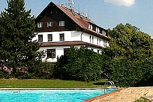 Relax ve Wellness&Relax hotelu Hrazany s polopenzí, sauna, whirlpool, procedury, venkovní bazén aj.