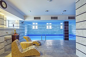 Královská Wroclaw v hotelu s orientálním nádechem s bazénem, saunou a párou neomezeně a polopenzí