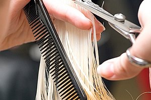 Kadeřnické balíčky pro krátké i dlouhé vlasy: střih, barva nebo melír, arganový zábal, masáž.
