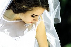 Zapůjčení pohádkově krásných šatů pro váš svatební den nebo polonézu ze salónu Bzenec