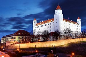 Bratislava: pobyt v zámeckém Hotelu Agatka **** s bazénem s polopenzí