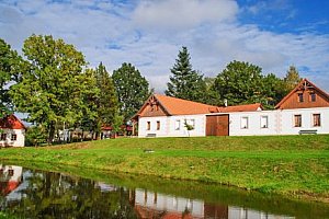 Jižní Čechy v resortu Andělský Dvůr s polopenzí, grilem a vyžitím pro děti