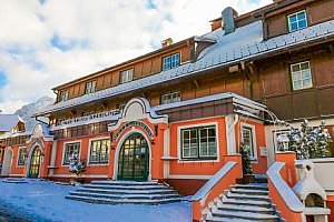 Rakouské Alpy: Hotel Tauplitzerhof *** přímo u vleku s polopenzí a saunou