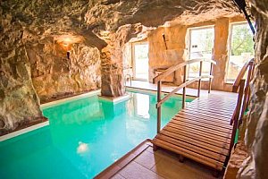 Kysucké Beskydy: Hotel Husárik **** s polopenzí a neomezeným jeskynním bazénem