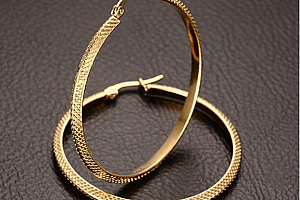 Náušnice kruhy z chirurgické oceli ve zlatém provedení stripy SE000067