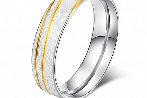 Prsten z broušeného chirurgické oceli stříbrnozlatý Gold strip SR000109 Velikost: 8