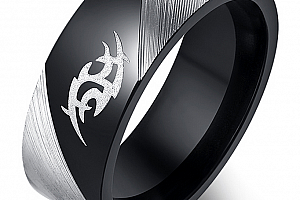 Prsten se symbolem z broušené chirurgické oceli- černý SR000112 Velikost: 7