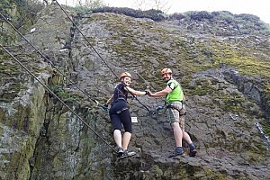 Kurz Via ferrata lezení s teorií na Slánské hoře - zažijte jedinečné odreagování a naučte se důležité teoretické informace.