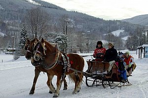 Jarní prázdniny v Pensionu Jízdárna v Beskydech s vířivkou, vyjížďkou na koni a dětmi zdarma