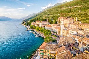Lago di Garda na 4 - 8 dní v historickém Garda Family House u pláže s polopenzí