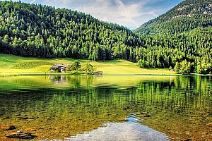 Tyrolské Alpy v hotelu u střediska Kitzbühel s polopenzí a dalšími turistickými bonusy