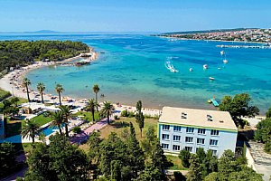 Chorvatsko v Liberty Hotelu *** u pláže s polopenzí, bazénem a exkurzemi