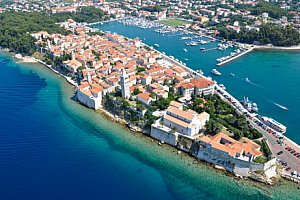 Chorvatsko v Hotelu International *** blízko pláže s plnou penzí a wellness